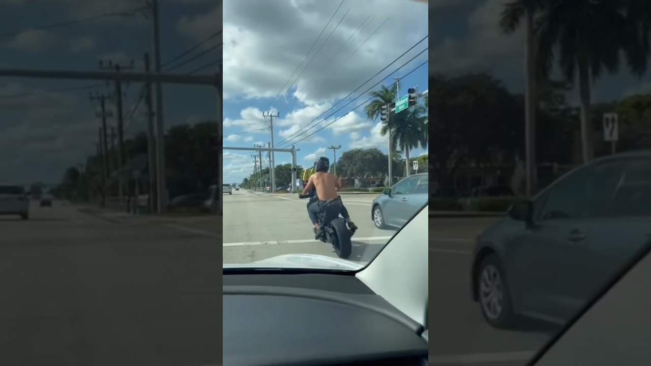 Driving shirtless on motorcycle Yamaha mt 09 | the gym biker