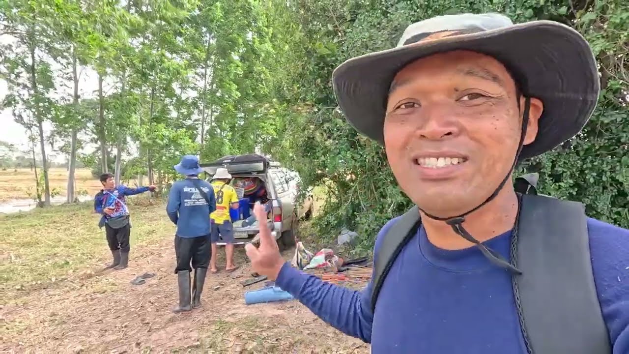 ใส่บ่วงดักหนูตามโพนปลวก กลางทุ่งนา หนูเยอะมาก แต่อุปสรรคก็เยอะ แต่ก็ยังหมานคือเก่า