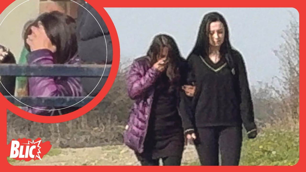 MAJKA DARKA LAZIĆA JECA, DRŽI SE ZA GLAVU Branka u zagrljaju snajke, udovica Ivana slomljena od bola