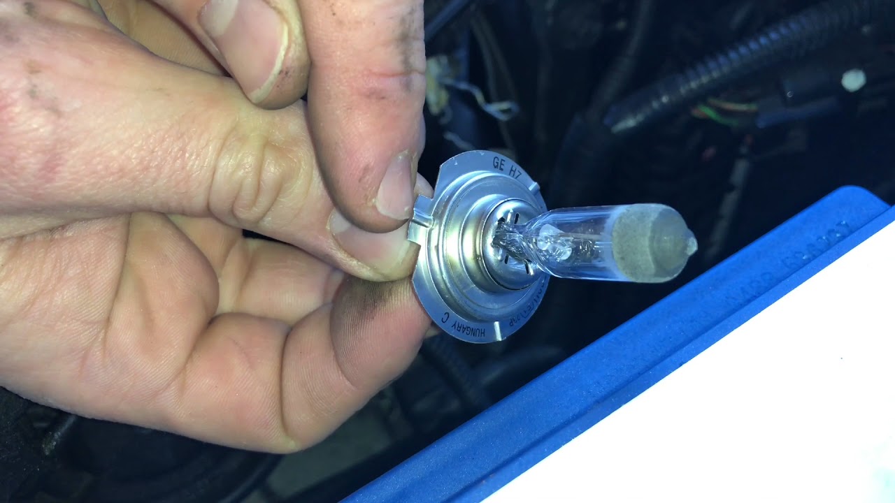 PKW Scheinwerfer Leuchtmittel wechseln KFZ H7 PY21W Sockel Birne ersetzen Volvo V70 / 850 Anleitung