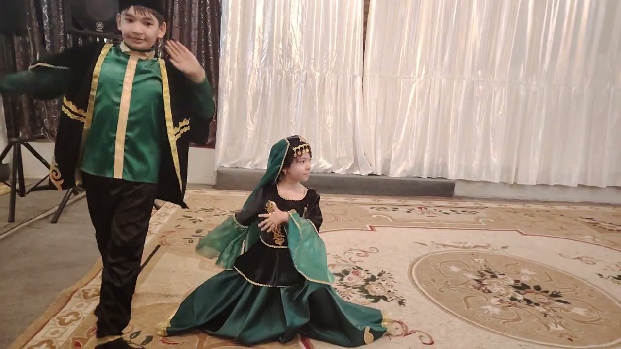 Esmira Günəşin övladları 8 martda qadınları rəqslə təbrik edib 