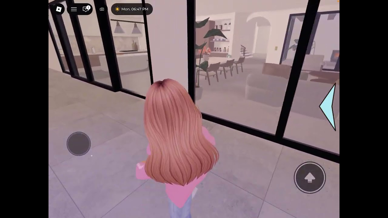 Spying on my sister on ROBLOX berry avenue!