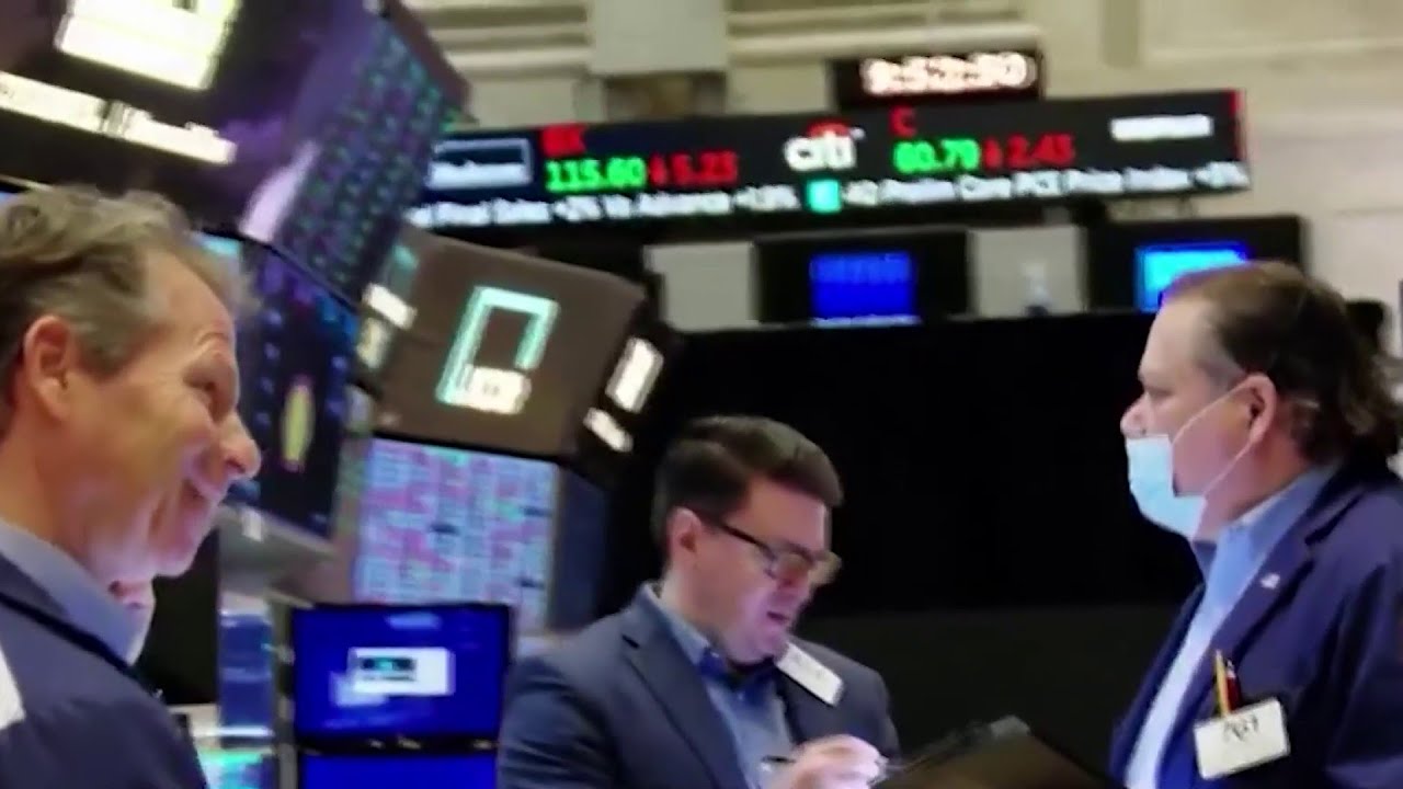 Senators push stock trading ban to prevent lawmakers from profiting from insider knowledge