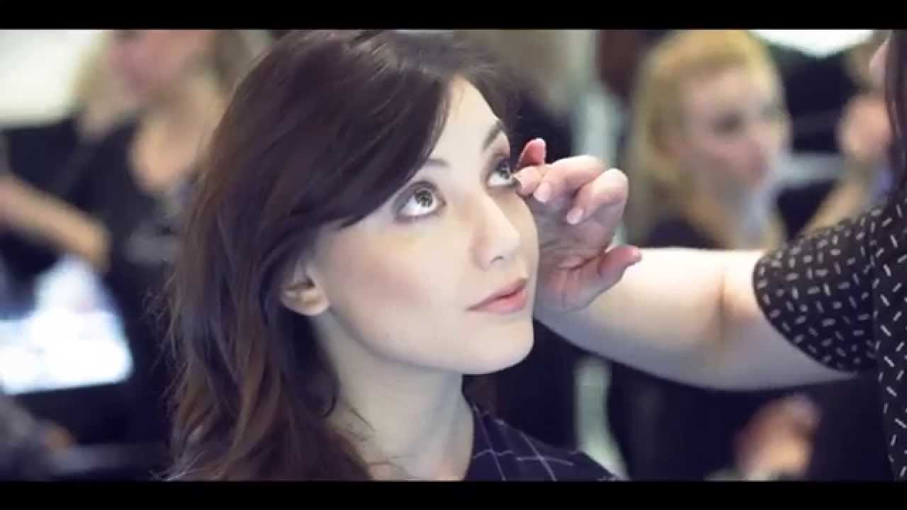 Daisy Lowe makeup tutorial | 60's eyes and sculpted cheeks