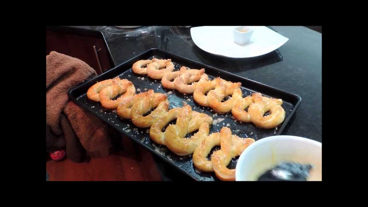 Homemade Pretzels (CopyCat Auntie Anne's!)