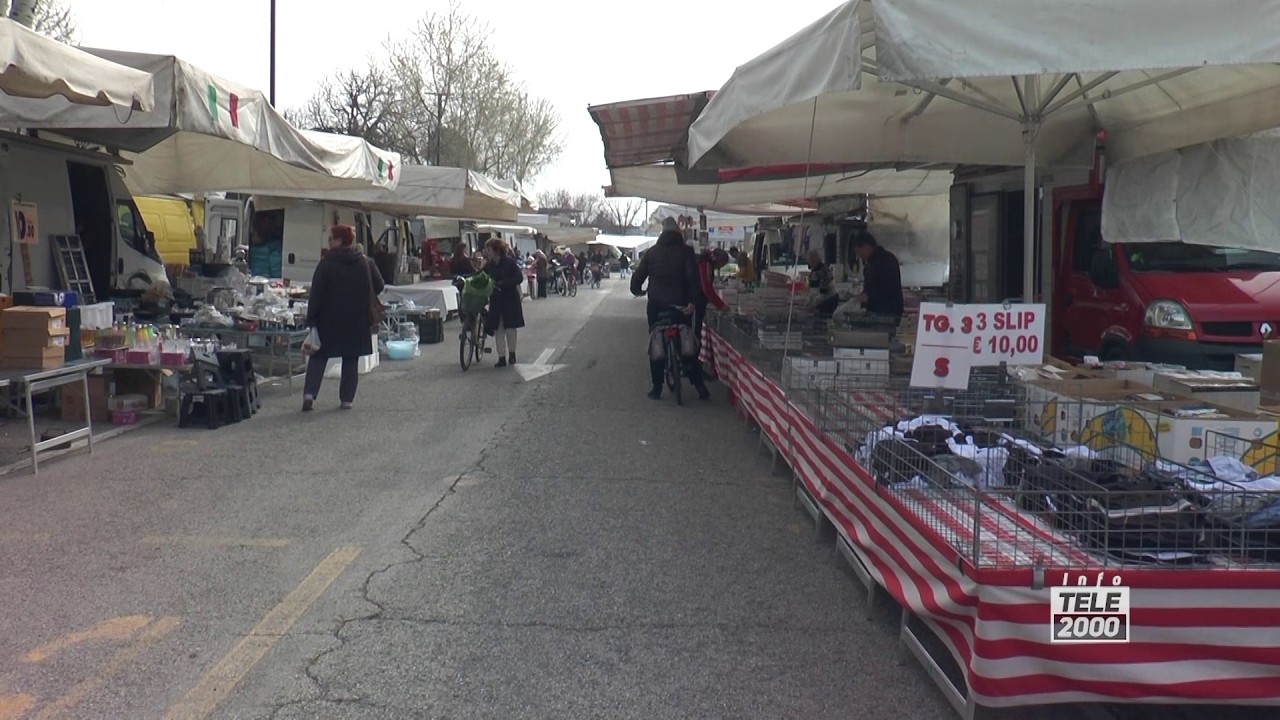 Mercato di Pesaro: protesta degli ambulanti contro il Comune