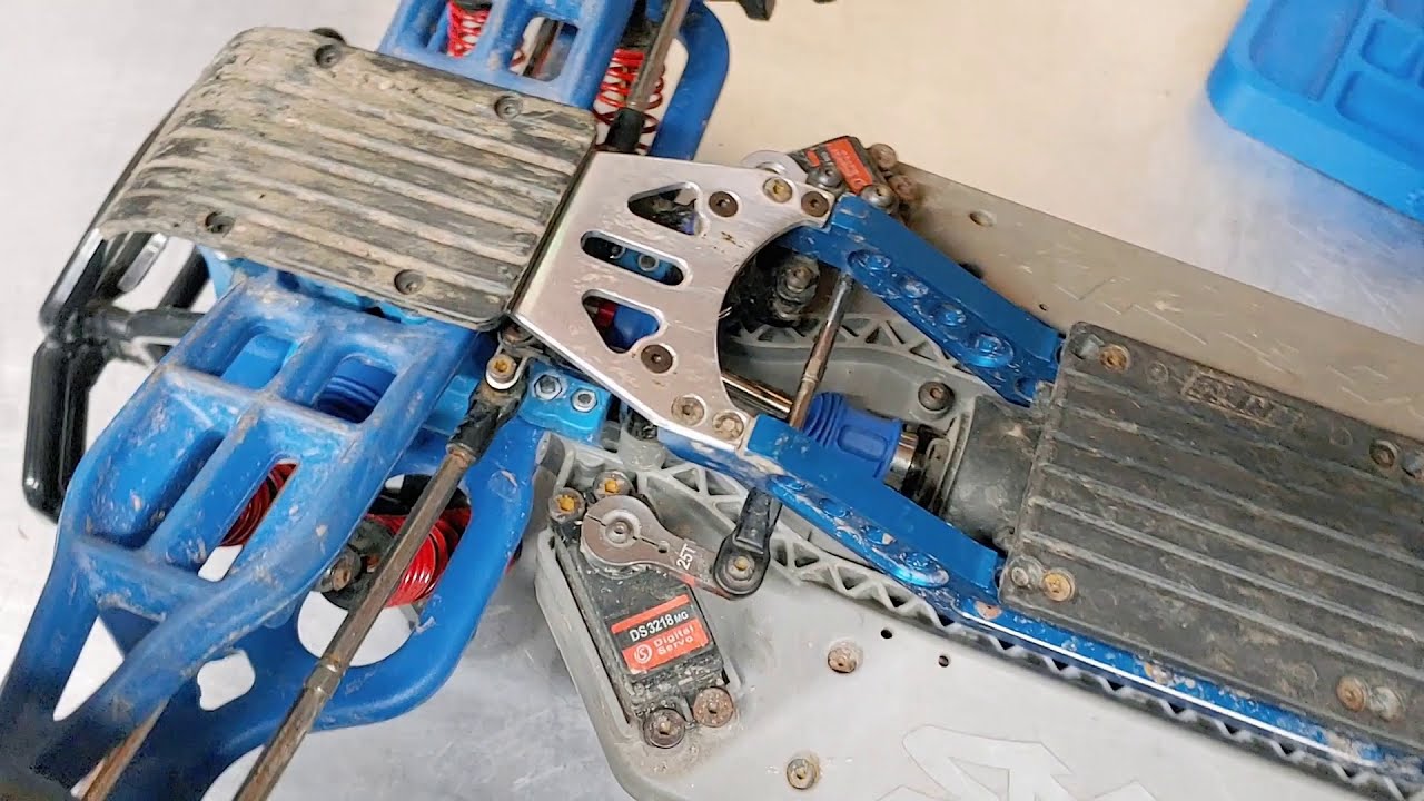 Traxxas E-maxx Build, Review, Bash.