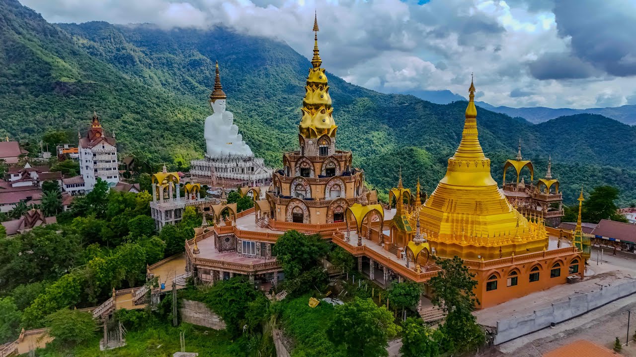 แหล่ชมวัด ชมบรรยากาศวัดพระธาตุผาซ่อนแก้ว