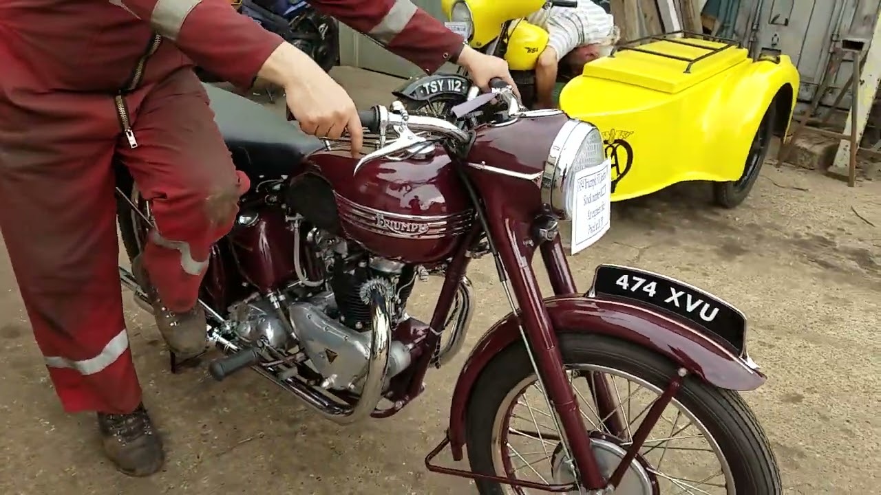 1954 Triumph 5T Speedtwin 500cc at Andy Tiernans #08222TRI
