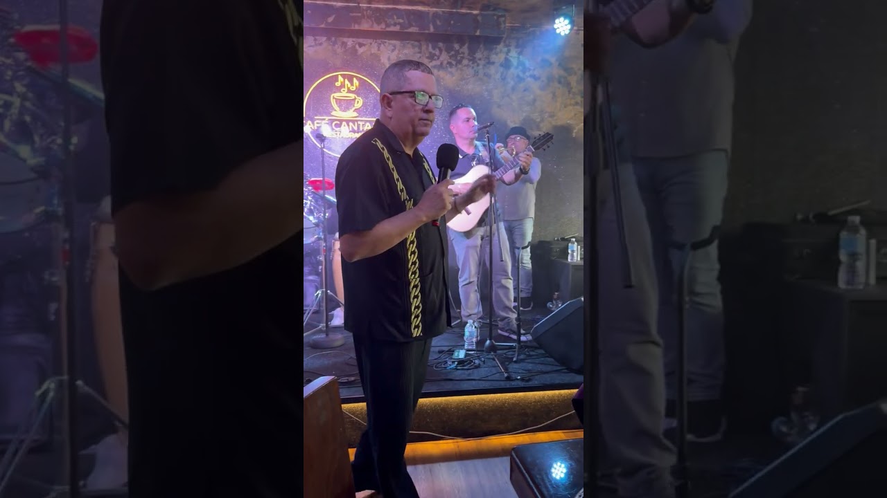 El gallito del son 🎶Calixto Oviedo en café cantante 