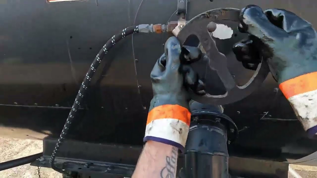 Taking my semi truck off-roading! | Pumping our first asphalt oil load