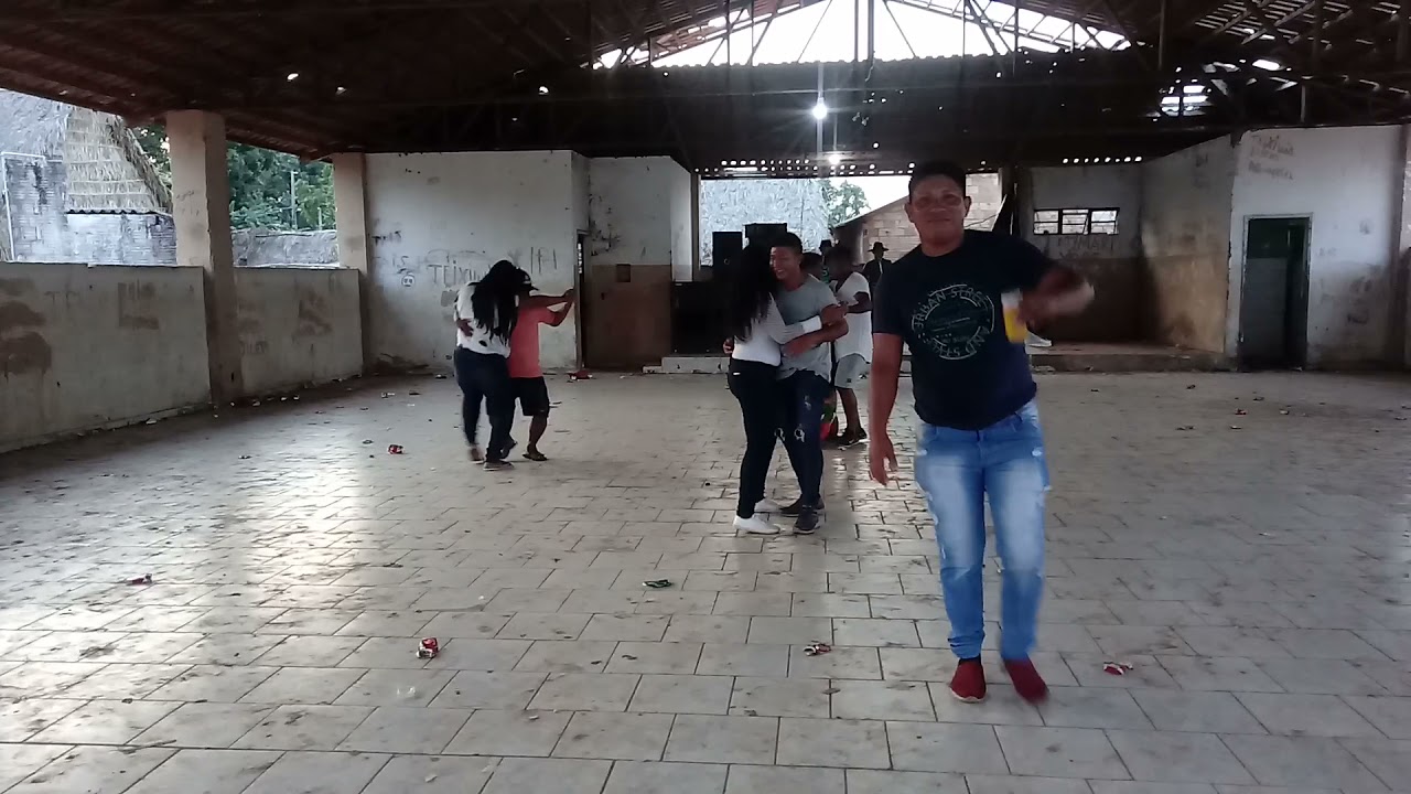 festa amanhe&ccedil;eu
