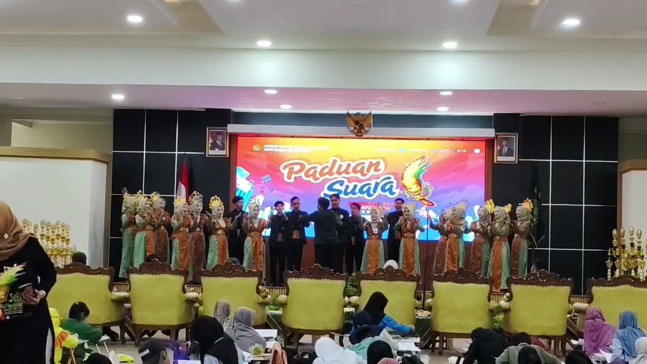 Paduan suara / pantang mundur