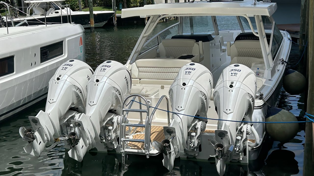 World Cat 400DC- X Island-Stuart Boat Show