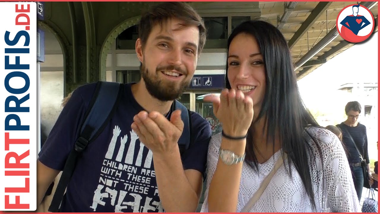 Sebi flirtet auf dem BAHNSTEIG | Live Flirt