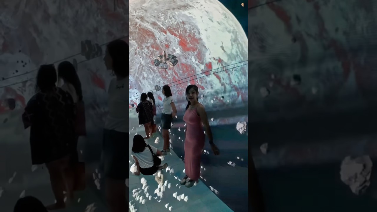 Lady Oil in a 360° Space World! 🚀 #shorts