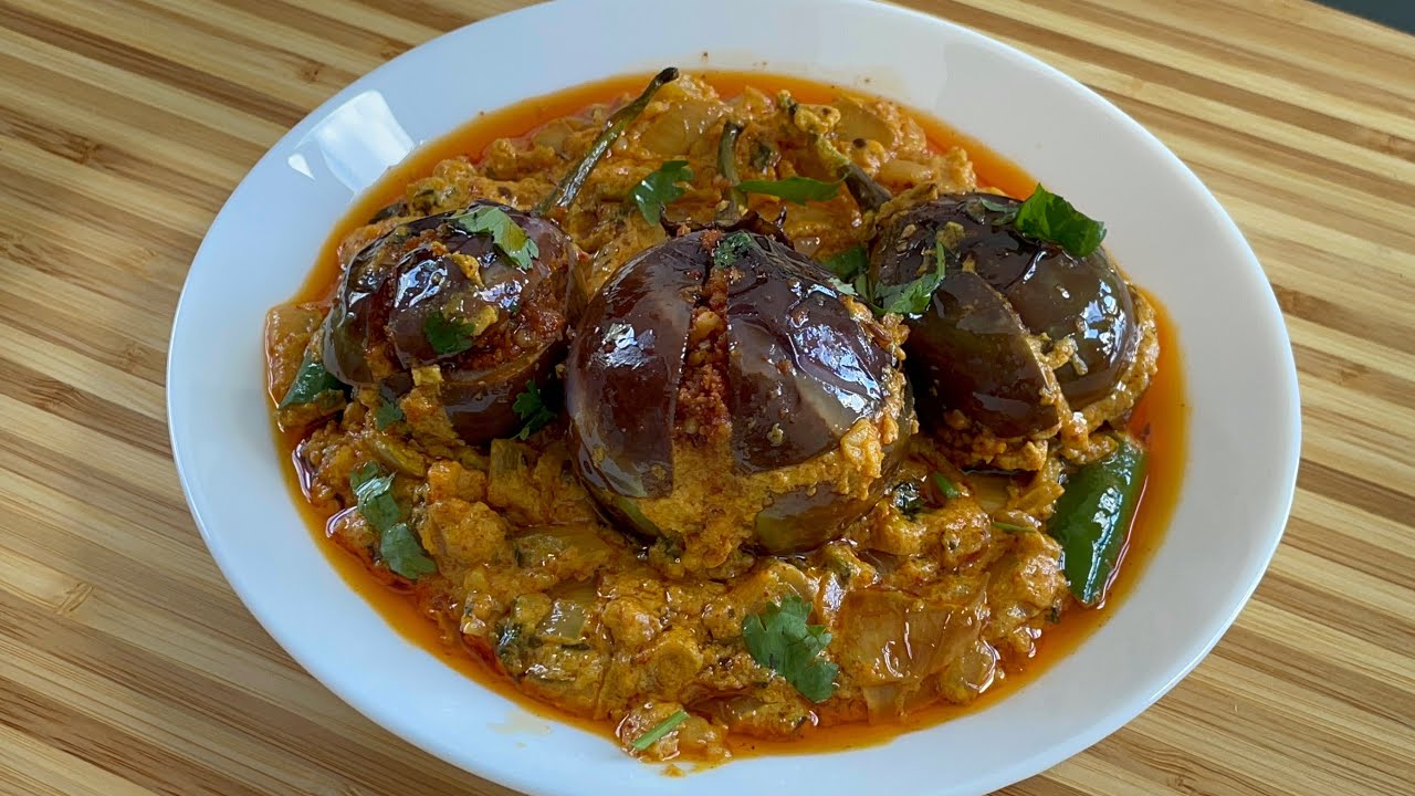 Gujarati Bharwa Baingan Kathiawadi Style | Baby Eggplant Curry | Ami's Cooking