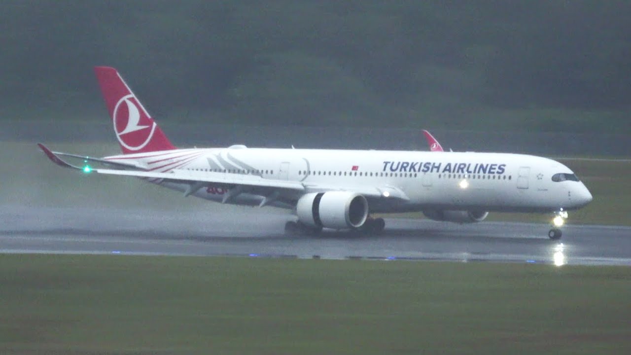 CHANGI AIRPORT SINGAPORE UPCLOSE WET RUNWAY LANDINGS  | Singapore Plane Spotting | SIN | WSSS