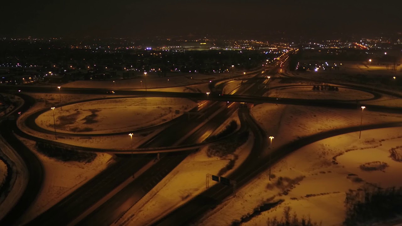Couvre-feu &agrave; Qu&eacute;bec : l'autoroute F&eacute;lix-Leclerc vue par un drone
