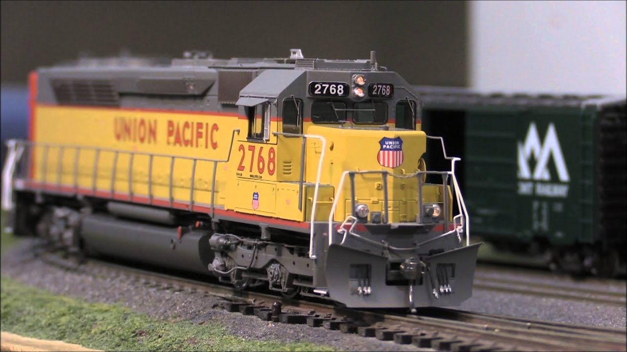 Video Review Athearn Genesis SD40M-2 with ESU LokSound