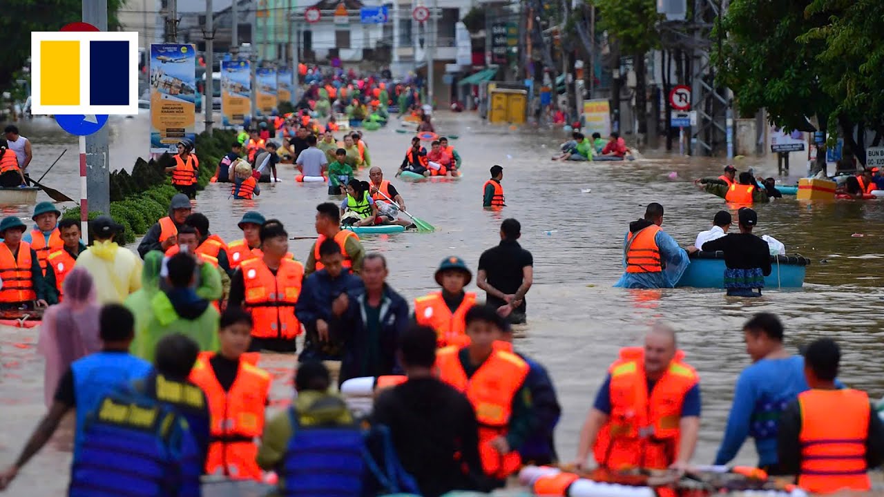 Deadly Vietnam floods strand hundreds in relentless rain