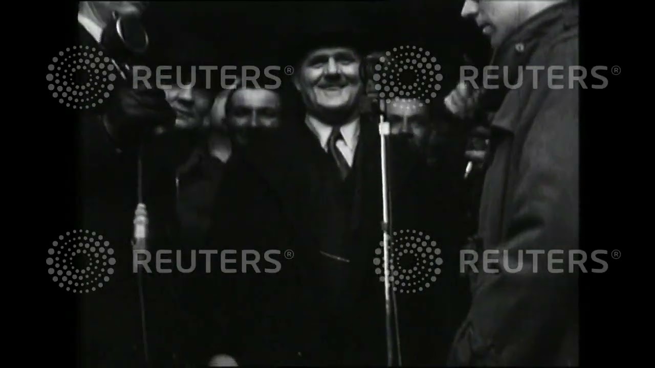 1947 год. Бастующие работники транспорта договорились вернуться к работе.