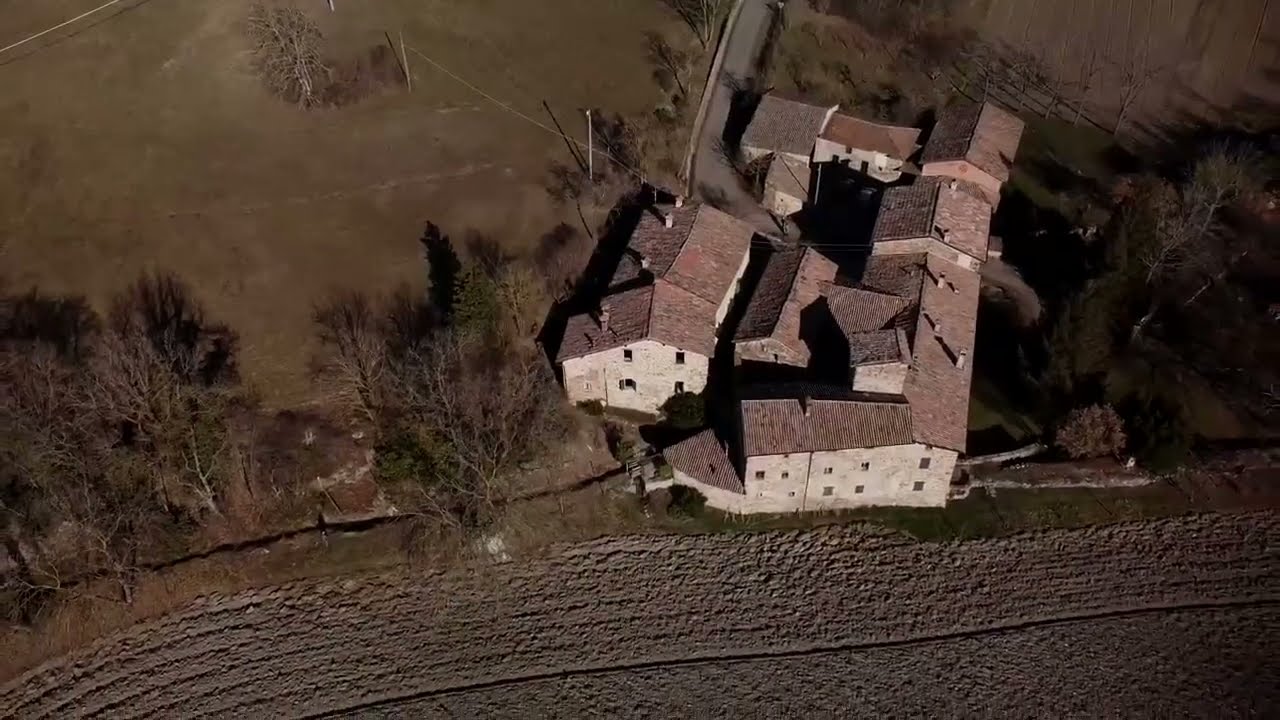 Rustico in Sasso in vendita a Chiastrone - Langhirano - Parma - Italia