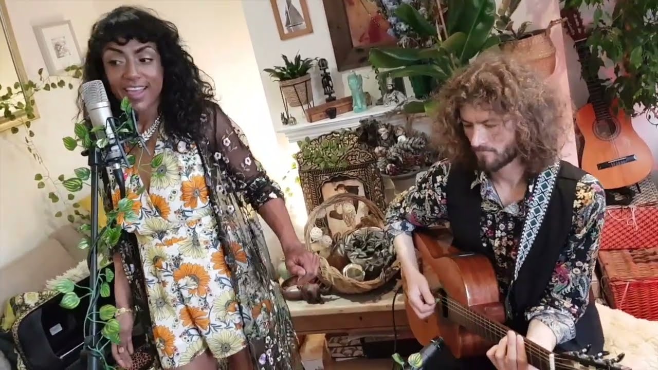 DIVI - Livingroom live 2023