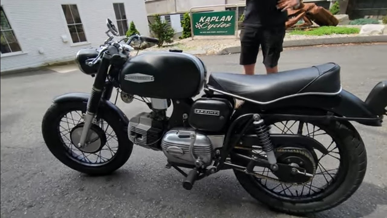 SPOTLIGHT ON 68';  HARLEY-DAVIDSON 250 SPRINT PRISTINE RESTO-MOD