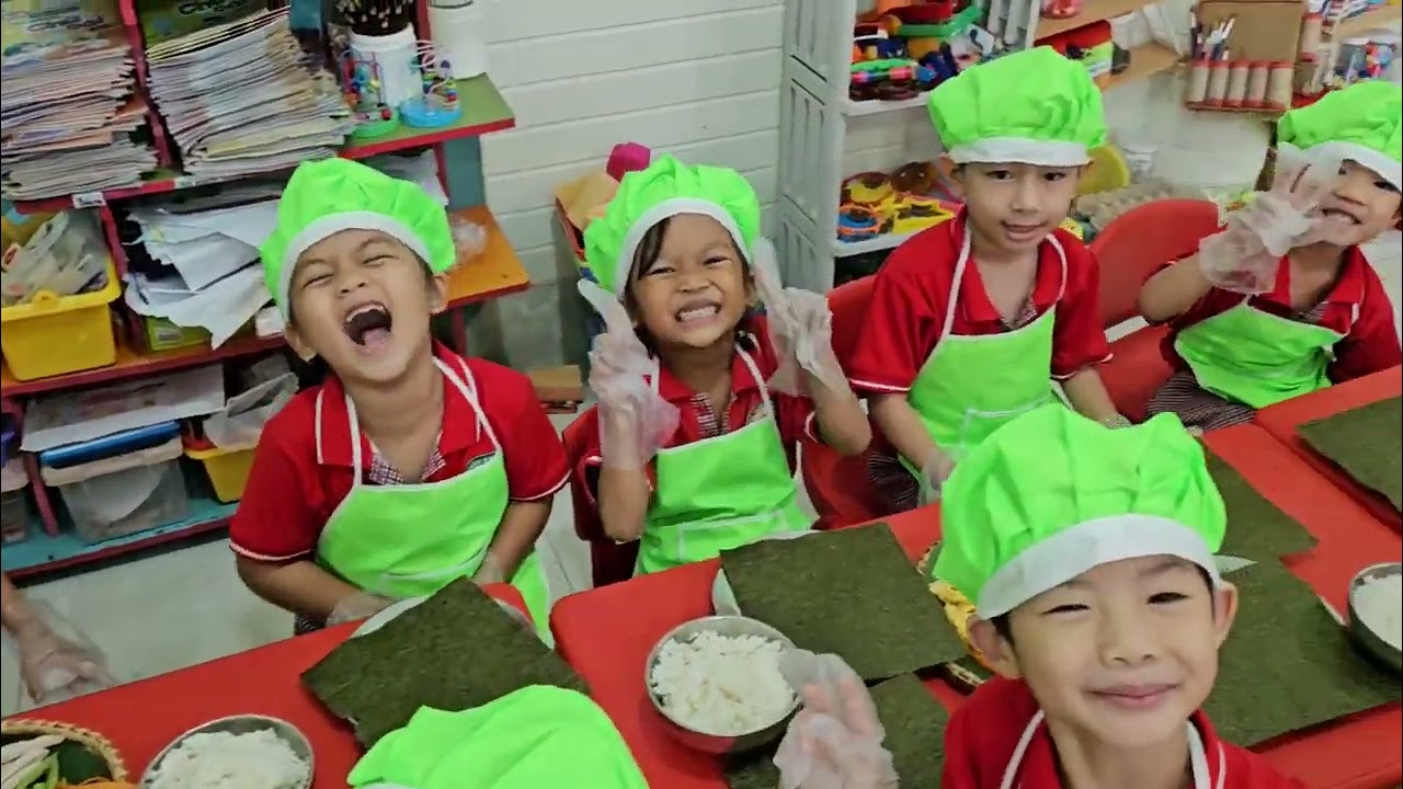 Làm cơm cuộn sushi ( Lớp Mẫu giáo 5-6 tuổi A)