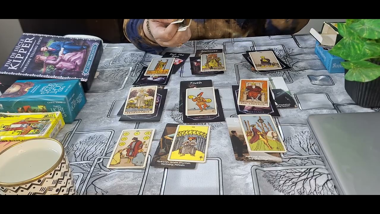 WHO IS YOUR SECRET ADMIRER 👀♥️ NEW OR OLD? TIMELESS, COLLECTIVE, HINDI,URDU,TAROT CARD READING.