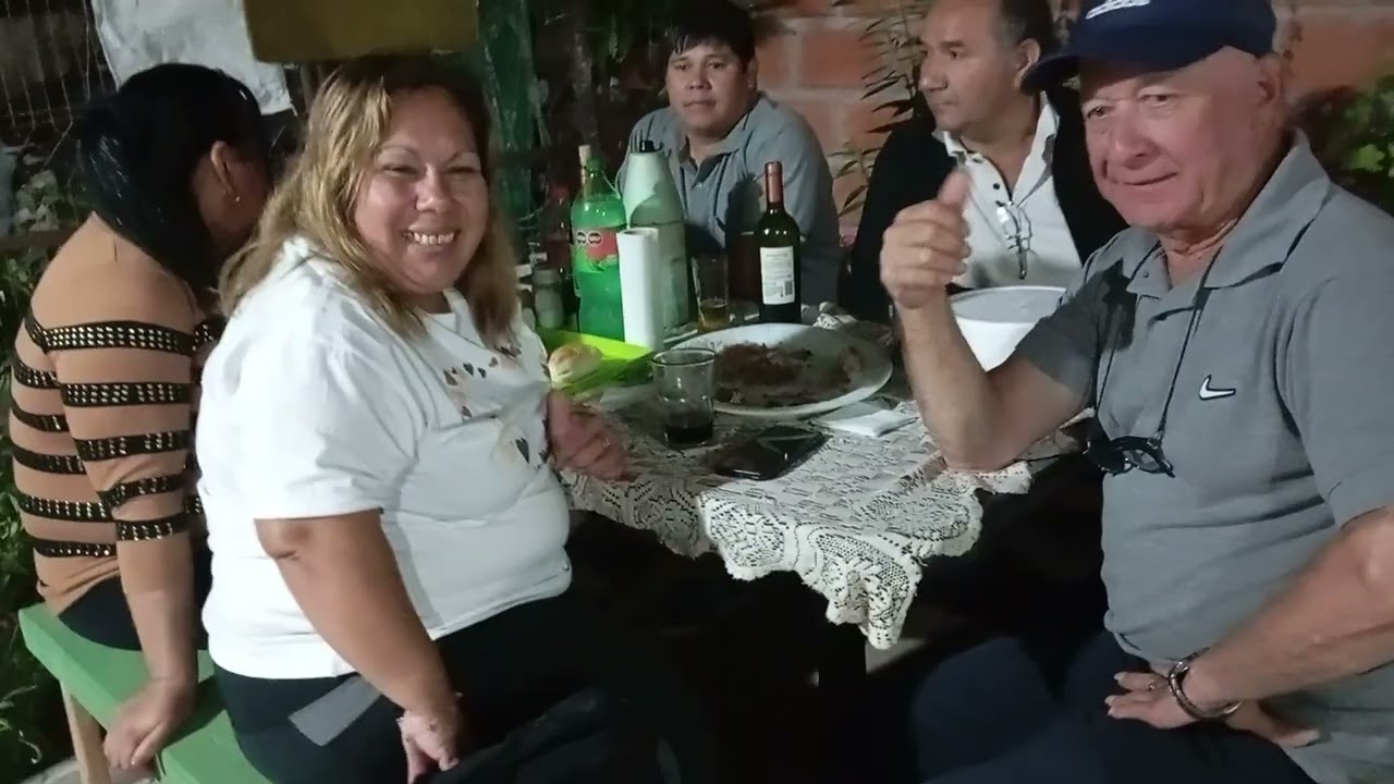 7/3/2026/encuentro de amigos compartiendo un pernil 