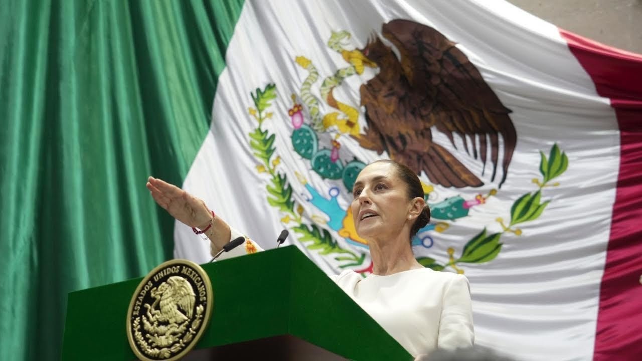 Cantan el himno Nacional