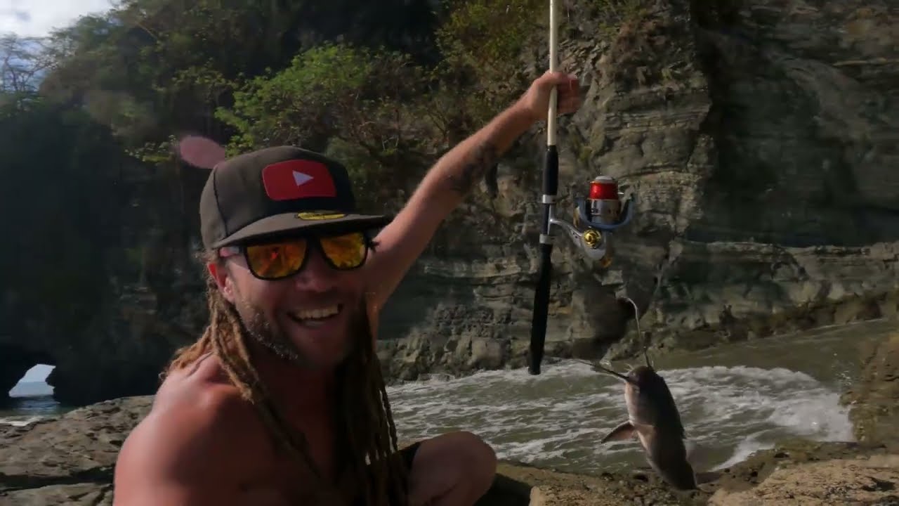 Fishing an empty beach - Costa Rica - Chenz Life ep.30