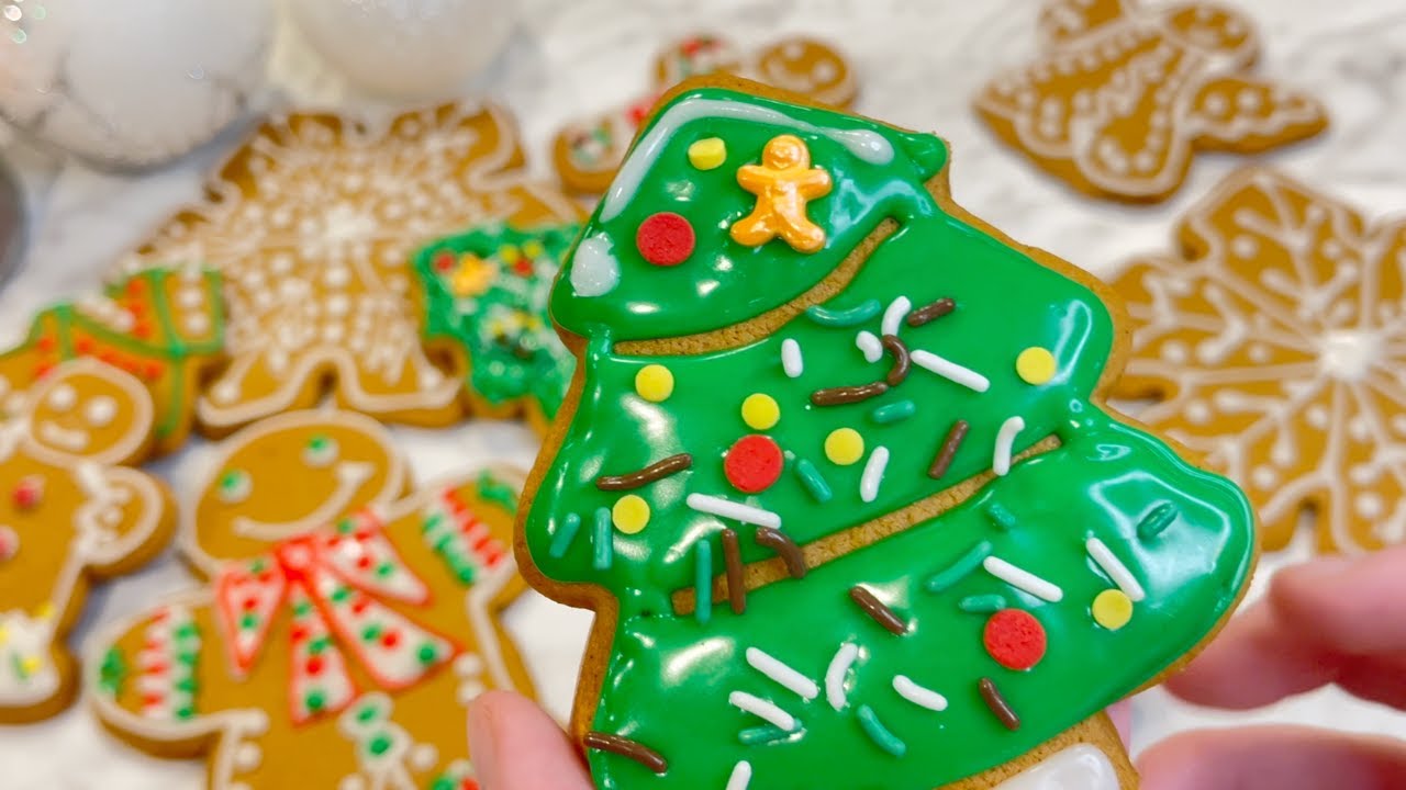 Perfect Gingerbread Men COOKIES with GLOSSY Eggless Royal Icing: Cozy Holiday Baking!