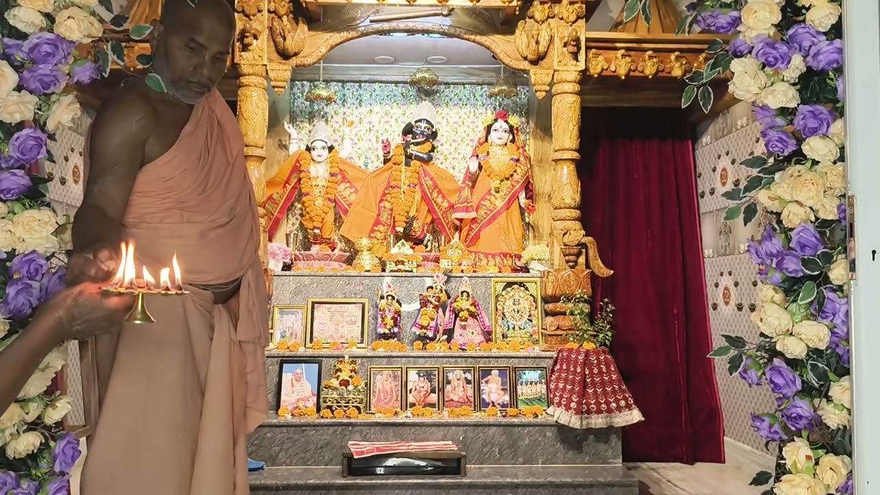 Hare Krishna hare Krishna gour arati 🙏🙏