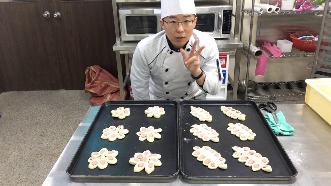제빵기능사 실기) 소시지빵(4/5)  성형낙엽모양, 여분반죽 성형