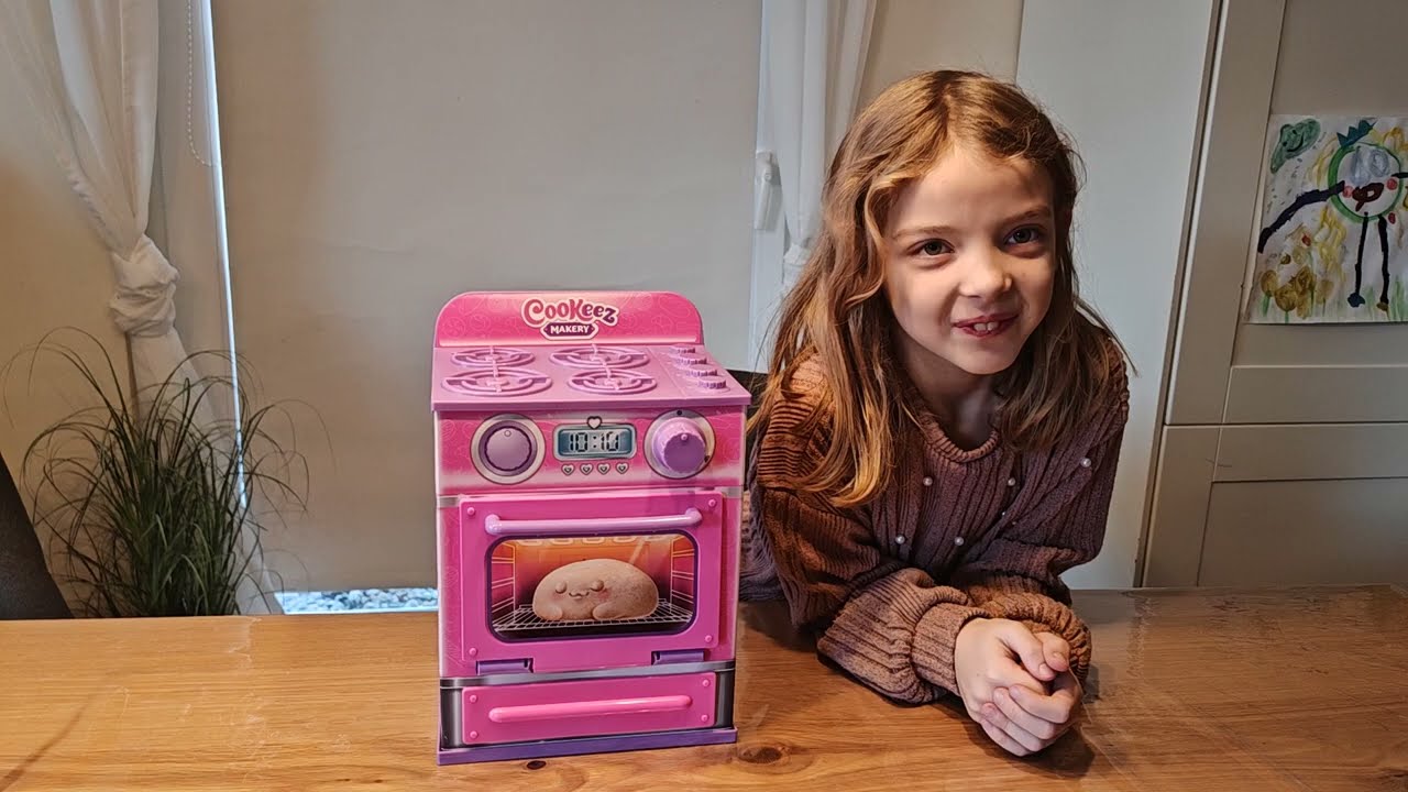 Freja backt sich einen Kuschelkuchen 🎂Cookeez Makery🐱
