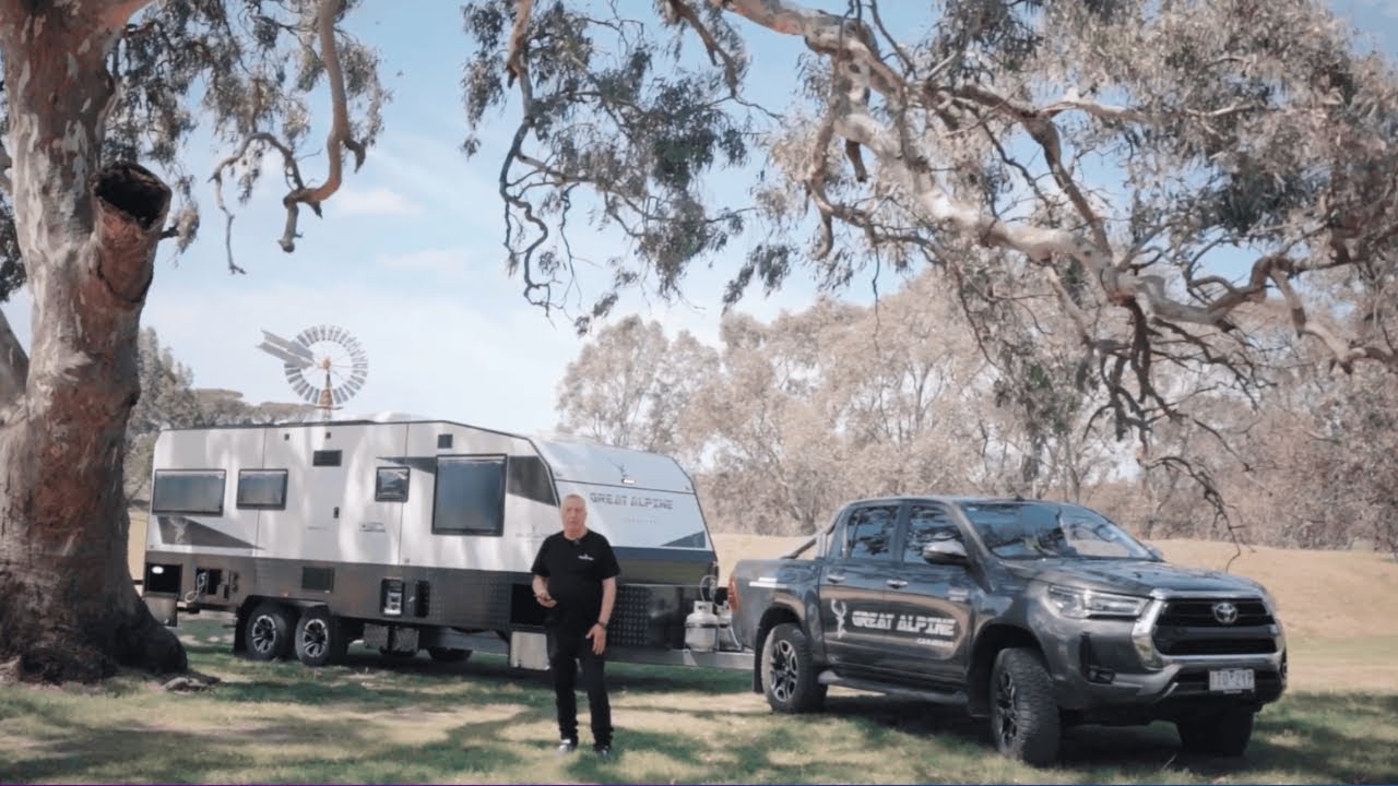 Check out the 2024 Build 23ft Club Lounge Caravan! 🚐✨