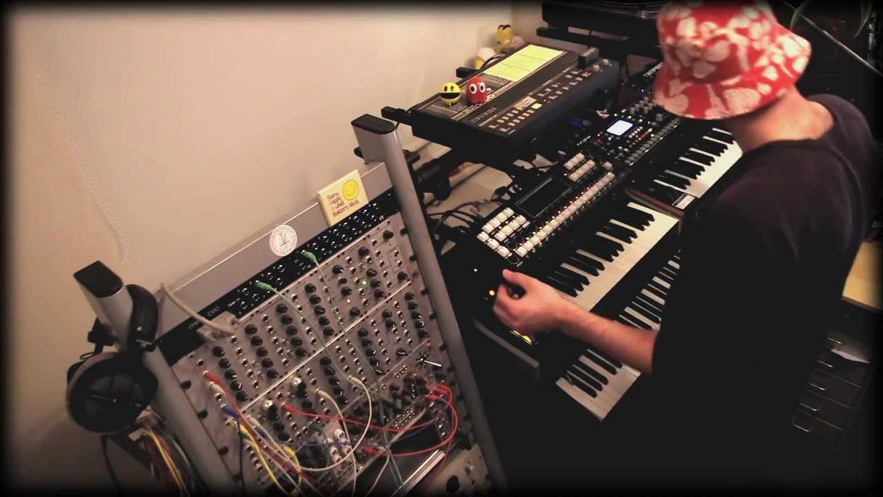 Analogue electronica studio jam - rozz3r Live: inSpiral