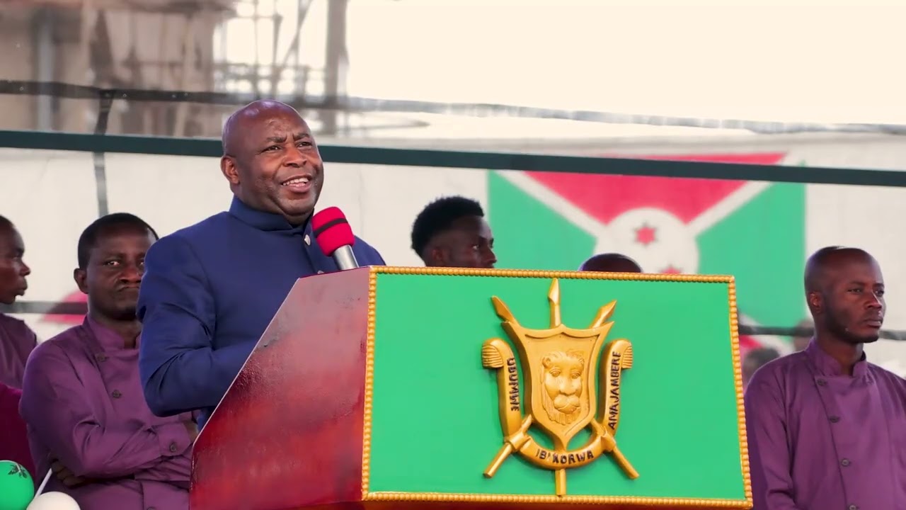 Umukuru w'Igihugu Evariste Ndayishimiye, yarakebuye indongozi ku nyifato ibereye zikwiye kugira.