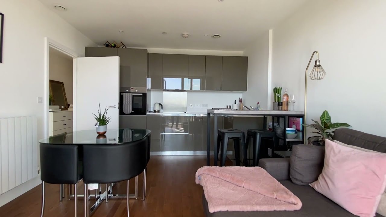 2 Bedroom Flat For Sale in Royal Arsenal Riverside, Woolwich