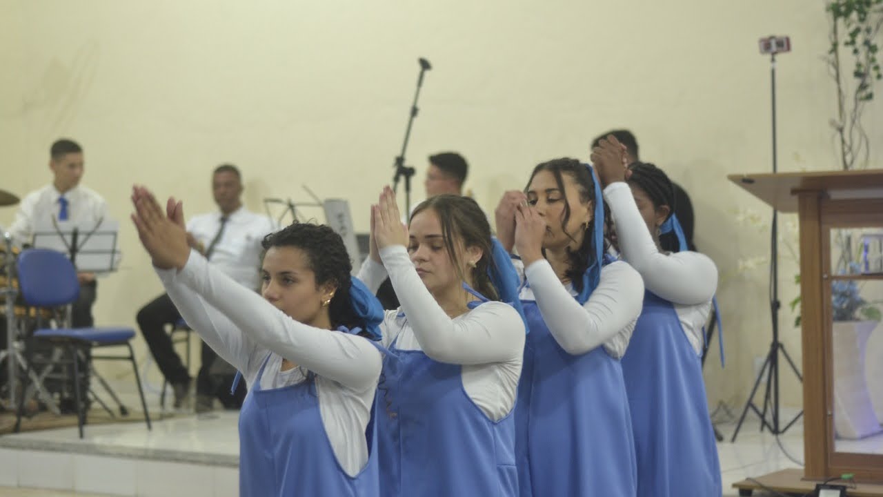 Coreografia do Ministério de Dança Kerigma - Estamos de pé