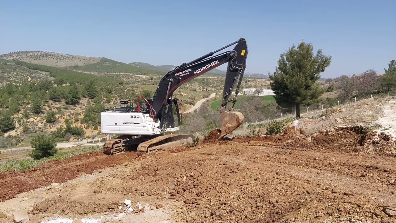 Çok Dik Arazide Hafriyat Kamyonuna ve Makinaya Yer Yapma Hidromek 230LC Ekskavatör
