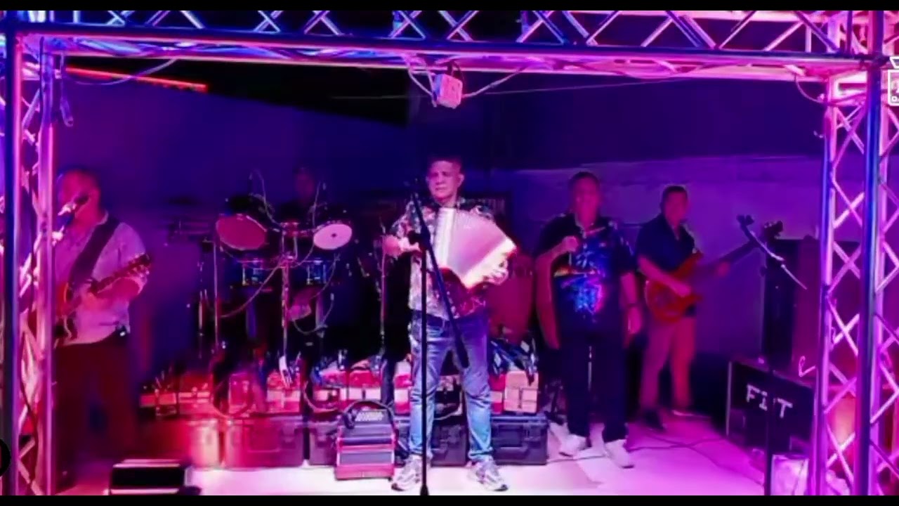 INDESCRIPTIBLE AMOR[LESLY SANTAMARIA,HUMBERTO DE LEON Y EL ALMA MONTAÑERA]EN VIVO.