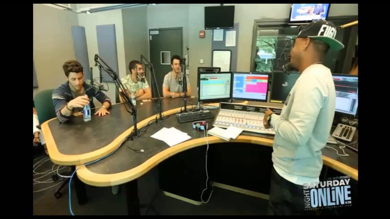 Jonas Brothers Interview on Saturday Night Online [Part 1]
