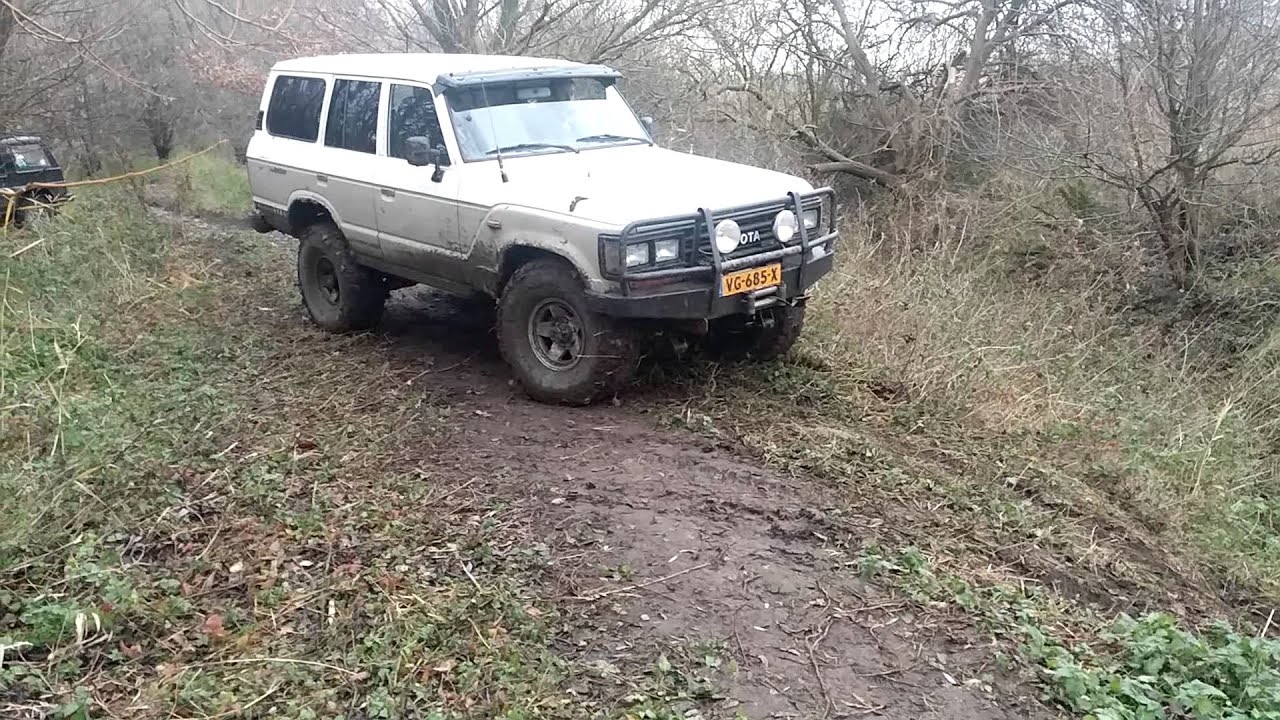 Daihatsu Rocky,Landcruiser,Landrover,Jeep goin trough a ditch