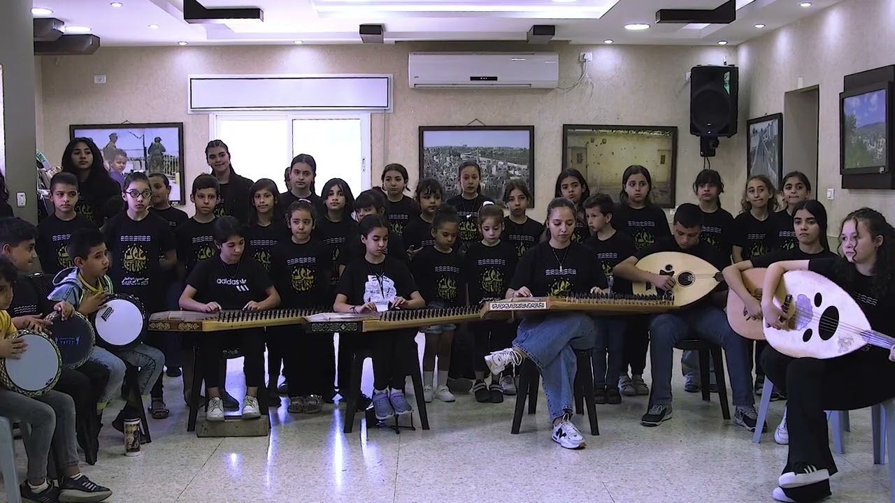 العرض الختامي للمخيم الموسيقي الأول في مركز لاجئ - final performance of the first music camp