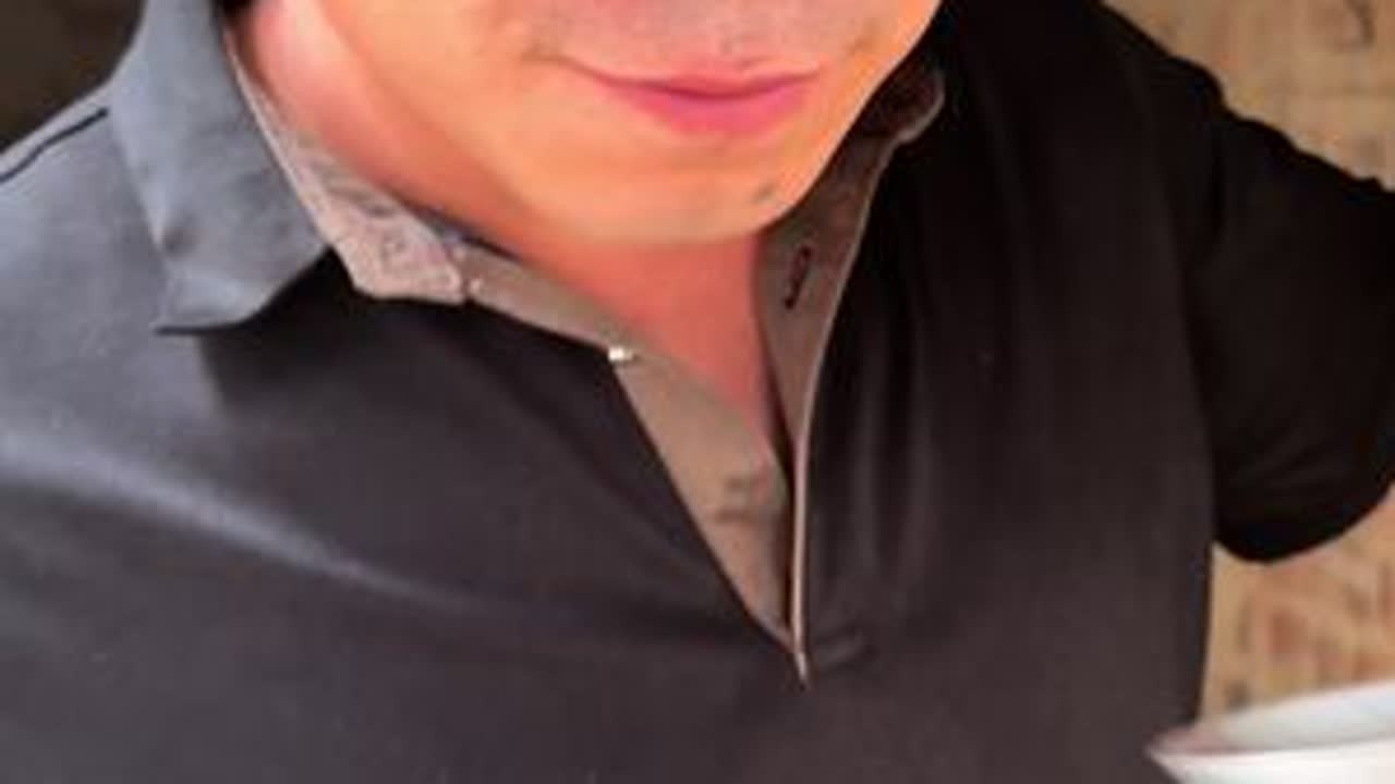 我想每个老人都是这样，总想着有一口好吃的一直留着，留到她最想念最疼全部来了在吃，她却忘了把肉留着已经坏了#我的爷爷奶奶 #抖音新农人 #我的乡村生活 #原创视频 #正能量