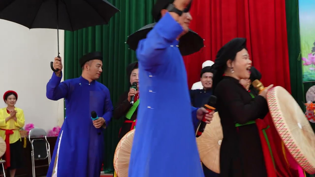 Ngồi tựa mạn thuyền 